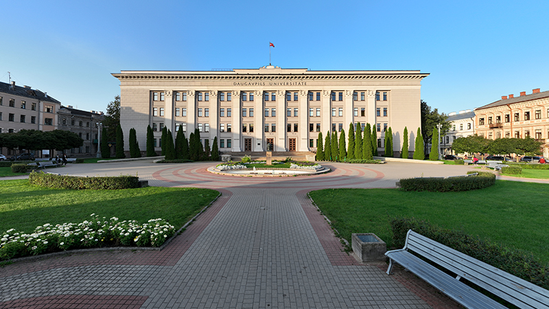 Daugavpils Universitātes skvērs