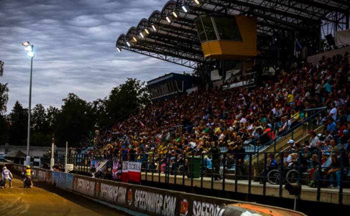 ''SPEEDWAY OF NATIONS'' pusfināli