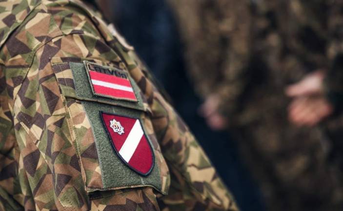 Nacionālo bruņoto spēku fotoizstāde “ESMU KARAVĪRS”