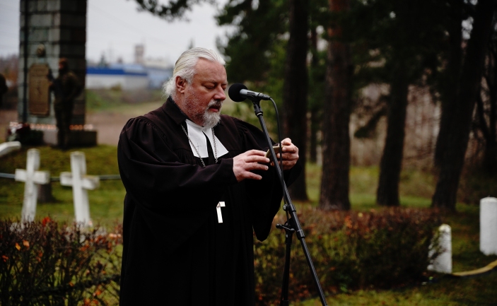 Piemiņas brīdis Latvijas armijas karavīru Brāļu kapos