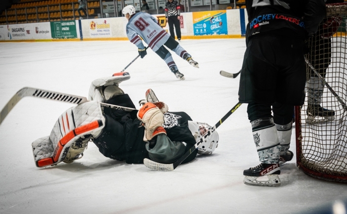 DAUGAVPILS ATKLĀTAIS ČEMPIONĀTS HOKEJĀ | ice Wolves PRET Kalupe