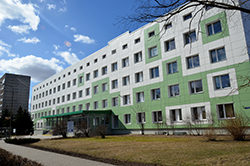 Jumta un ārsienu siltināšana, logu nomaiņa un ieejas mezgla rekonstrukcija SIA Daugavpils reģionālā slimnīca struktūrvienībai Centra poliklīnika, Viestura ielā 5, Daugavpilī