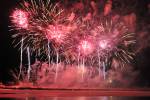 Новый год в Даугавпилсе ознаменовал зрелищный салют на набережной 24
