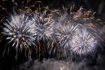 Новый год в Даугавпилсе ознаменовал зрелищный салют на набережной 26
