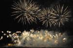 Новый год в Даугавпилсе ознаменовал зрелищный салют на набережной 30