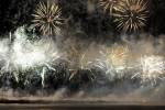 Новый год в Даугавпилсе ознаменовал зрелищный салют на набережной 37