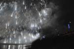 Новый год в Даугавпилсе ознаменовал зрелищный салют на набережной 42