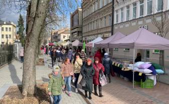 9. martā Rīgas ielā bija rekordliels tirgotāju skaits