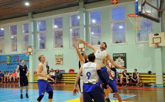 Basketbola komandas cīnīsies pusfinālā!