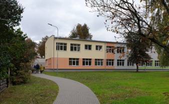 Daugavpils 12.vidusskolas ēka Jelgavas ielā 30A ir pieņemta ekspluatācijā
