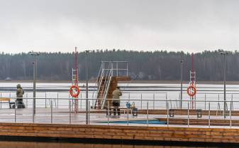 Atļauta makšķerēšana no peldošās promenādes Stropu ezerā