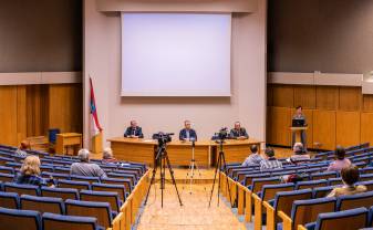 Preses konferencē Domē informēja par situāciju pilsētā un skolu un pirmskolas iestāžu darbu ārkārtas situācijā