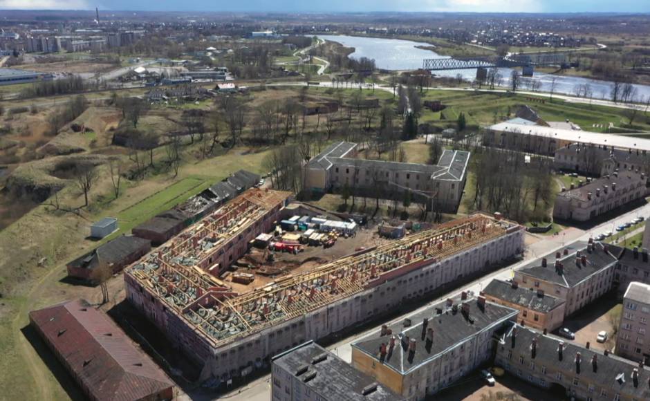 Активные работы по благоустройству и реставрации в Даугавпилсской крепости