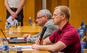 Andrejs Elksniņš atbrīvots no Domes priekšsēdētāja amata Andrejs Elksniņš atbrīvots no Domes priekšsēdētāja amata