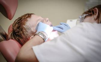 Daugavpils jaunieši var pretendēt uz pašvaldības atbalstu zobārsta profesijas iegūšanai