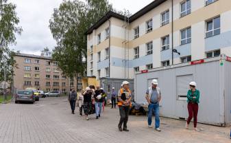 Pašvaldība rūpīgi seko darbu gaitai skolas ēkā Parādes ielā 7