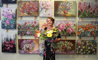 Мир цветов художницы Велты Лоце представлен в Белорусском доме