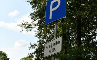 Jautājumu par autostāvvietām kvartālā starp Parādes, Cietokšņa, Kandavas un Vienības ielām risinās iedzīvotāju kopsapulcēs