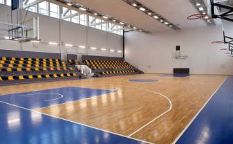 Pavisam drīz sportisti varēs izmantot divas jaunas renovētas sporta zāles