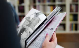Daugavpils iesniedz Eiropas kultūras galvaspilsētas pieteikumu un pirmo pieteikuma grāmatas eksemplāru dāvina bibliotēkai Daugavpils iesniedz Eiropas kultūras galvaspilsētas pieteikumu un pirmo pieteikuma grāmatas eksemplāru dāvina bibliotēkai