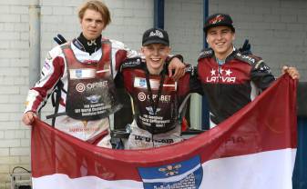 Visi trīs Latvijas spīdvejisti - U21 pasaules čempionāta finālā