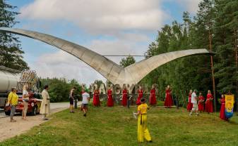 Daugavpilī norisinājās Latvijas skolu jaunatnes dziesmu un deju svētku akcija «Saulesvija»