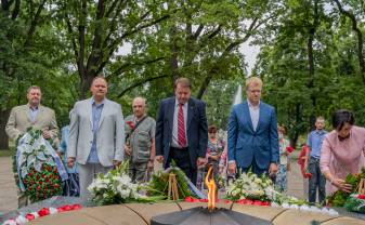 Daugavpilī godināja pilsētas atbrīvotāju piemiņu