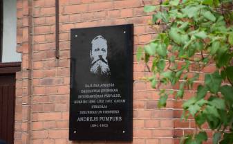 Atklāta dzejniekam Andrejam Pumpuram veltīta piemiņas plāksne Atklāta dzejniekam Andrejam Pumpuram veltīta piemiņas plāksne