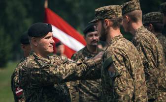 Zemessardzes 36. kaujas atbalsta bataljona  karavīri un zemessargi aicina dienēt Lūznavā