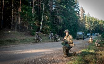Mācību poligonā “Meža Mackeviči” novembrī tiek apmācīti zemessargi un karavīri