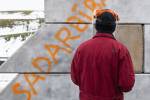 Daugavpils iedzīvotāji izgrezno betona egli grafiti akcijā “Kopīgās valodas koks” 1