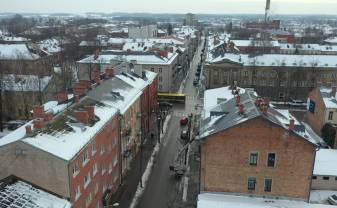 ATKUŠŅA LAIKĀ JĀUZMANĀS NO LĀSTEKĀM UN SNIEGA