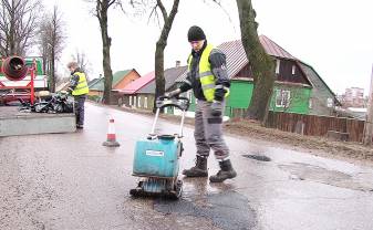 Работы по ремонту дорожного покрытия в зимний сезон не останавливаются