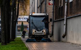 Daugavpils ielas tiek uzkoptas pēc ziemas perioda Daugavpils ielas tiek uzkoptas pēc ziemas perioda