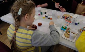 В Центре польской культуры прошла пасхальная творческая мастерская для семей с детьми