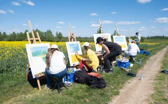 Rapšu mākslas plenēra darbus izstādīs Daugavpils dzelzceļa stacijā