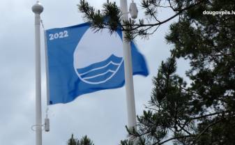 Divas Stropu pludmales ieguvušas Zilā karoga kvalitātes zīmi