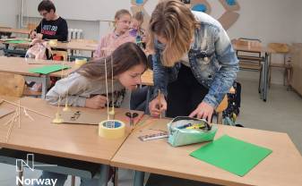 Daugavpils Inovāciju centrs rosina zinātkāri par STEM vizītēs uz Latvijas skolām