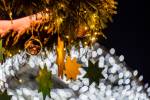 Daugavpilī iemirdzējās galvenā Ziemassvētku egle 7