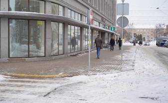 Turpinās sniega izvešana no Daugavpils ielām