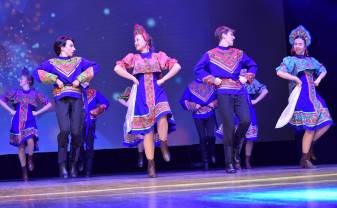 Krievu kultūras centrs jautri nosvinēja svētkus “Svjatočnije poteški”