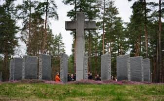 Daugavpilī aizvadīts Otrajā pasaules karā kritušajiem vācu karavīriem veltīts piemiņas brīdis