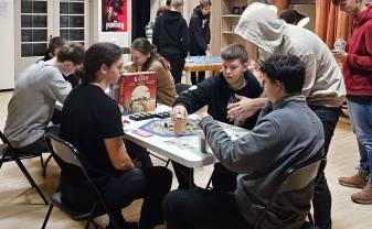 JAUNIEŠU INICIATĪVU CENTRĀ ''NAVIGATORS'' NOSKAIDROJA GALDA SPĒĻU ČEMPIONU