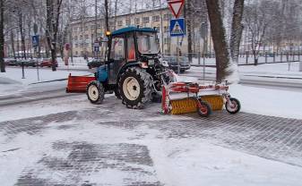 Snigšanas dēļ spēkā dzeltenais drošības brīdinājums Snigšanas dēļ spēkā dzeltenais drošības brīdinājums