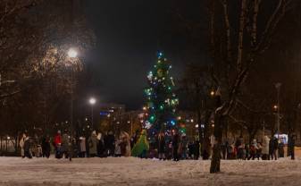 Piektdien Ziemassvētku eglītes iemirdzēsies Jaunajos Stropos, Vecstropos un Križos Piektdien Ziemassvētku eglītes iemirdzēsies Jaunajos Stropos, Vecstropos un Križos