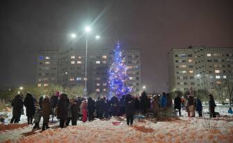 Otrdien iedegsies Ziemassvētku eglītes Mežciemā un Daugavpils cietoksnī