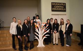 Centra vidusskolā notika Daugavpils vispārizglītojošo skolu pašpārvalžu saliedēšanās cikla pasākums “Sveču diena”