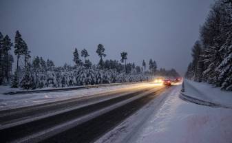 Šorīt lielākajā daļā Latvijas teritorijas autoceļi sniegoti un apledo