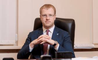 Daugavpils mērs aicina Saeimas deputātu Smiltēnu pārcelties dzīvot uz Latgali