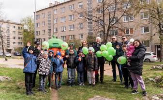 Daugavpilī atklāts vēl viens bērnu rotaļu laukums Daugavpilī atklāts vēl viens bērnu rotaļu laukums